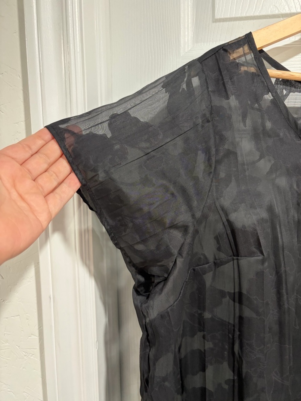 2/$30 Torrid Women’s Abbey Cotton Clip Floral Button Back Blouse Deep Black - Picture 2 of 7